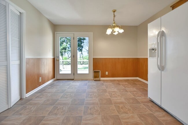 Photo - Pet Friendly Three Bedroom!