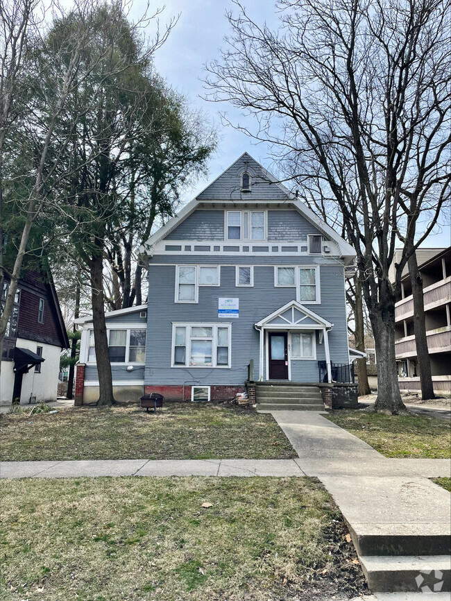 Building Photo - 805 W Oregon St Unit 805 W. Oregon Rental