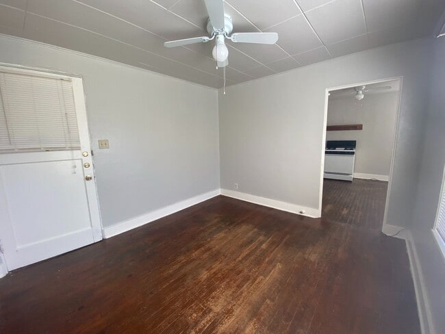 Photo - Ave G-5009 Unit B