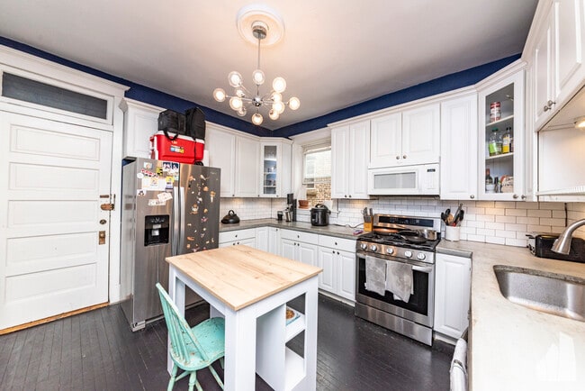 Photo - 842 W Waveland Ave Unit 2