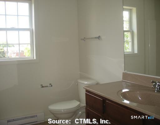 7 New St Unit 202