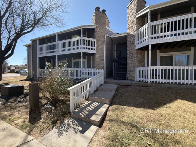 Photo - Spacious 3-Bedroom Condo with In-Unit Laundry – Convenient Aurora Location Unidad 102