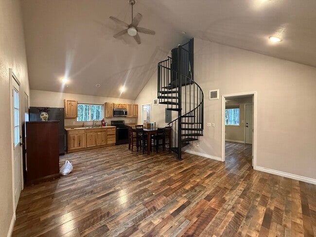 3396 Hub Rd Unit B