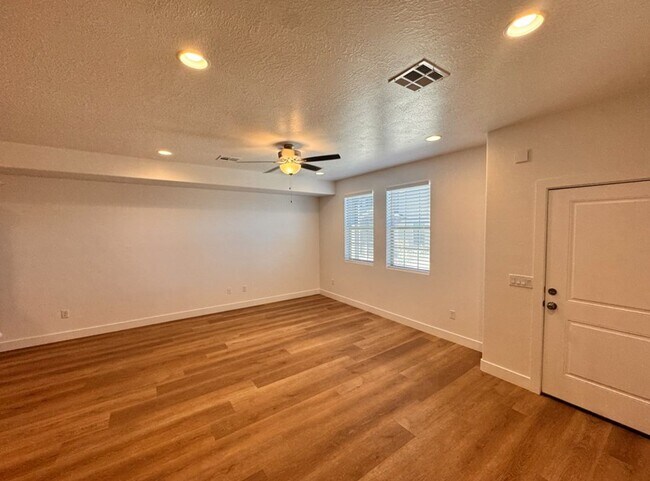 Photo - $500.00 OFF FIRST FULL MONTH OF RENT on 3 Bed/2.5 Bath Home!