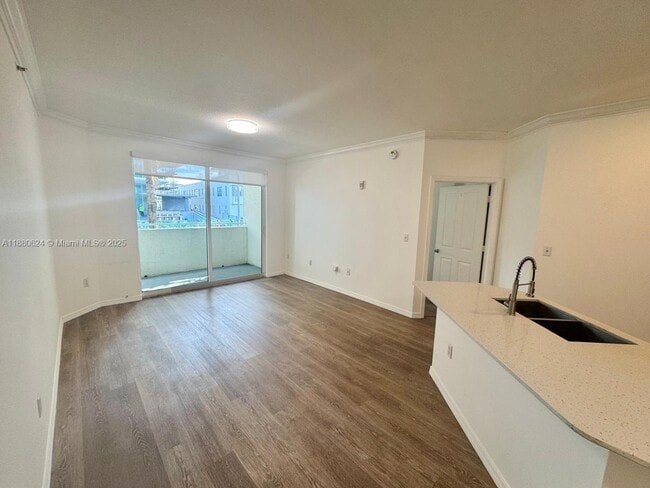 Building Photo - 9172 Collins Ave Unit 212