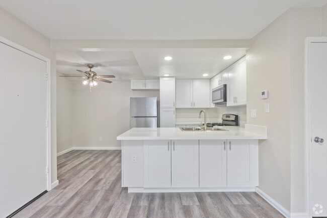 2 habitaciones, 1 baño - 739 pies cuadrados - Cocina/comedor - Park Villas Apartment Homes