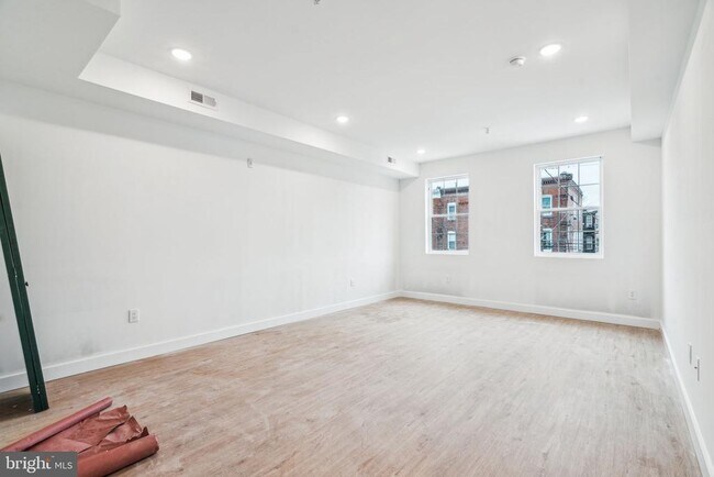 Photo - 4165 Mantua Ave