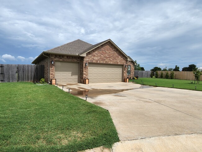 Building Photo - 10905 Marion Dr