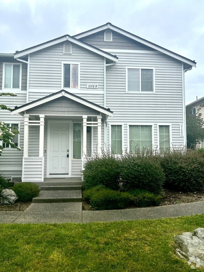 Building Photo - Spacious Condo Available Now!