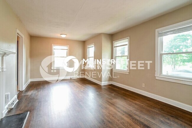 Photo - 3 Bedroom Pet-Friendly Home in Charlotte, NC with Main Street Renewal