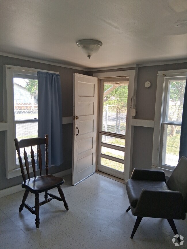 Building Photo - 217 Hiawatha St Unit 217 Hiawatha Rental