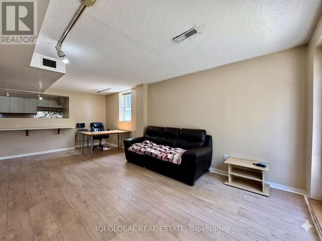 Photo - 130 Micmac Crescent