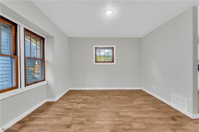 Photo - 485 E Archwood Ave
