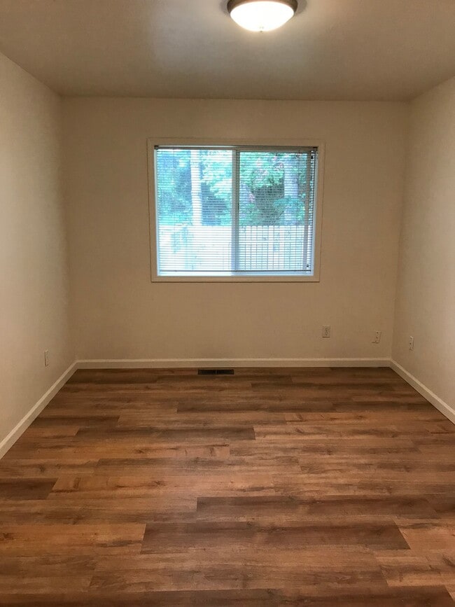 Photo - ROB- 215 Vine Ct Unit B