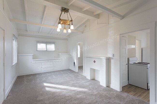 Photo - Beautiful Vintage Cottage in La Jolla with Onsite Laundry! Unidad 7783
