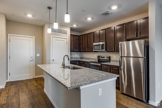 1 BR, 1 BR - 769SF
