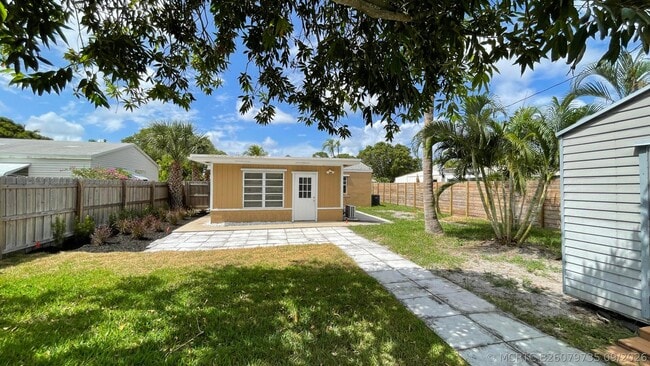 116 E Central Blvd