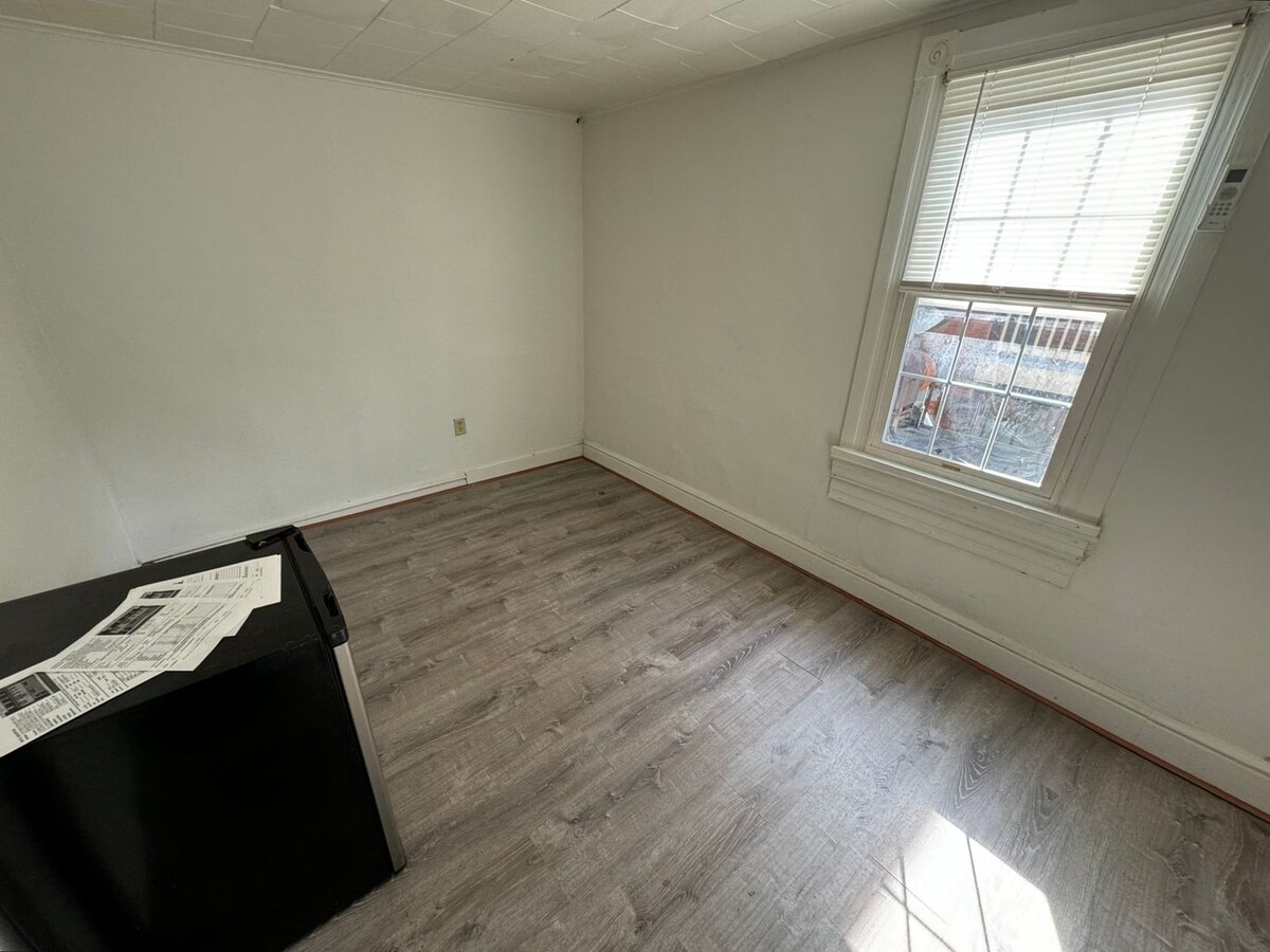Photo - Second-Floor Studio - Weekly Rent