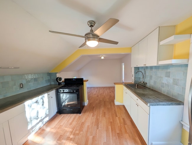 Photo - 1023 NE Webster St Unidad 1023 Webster