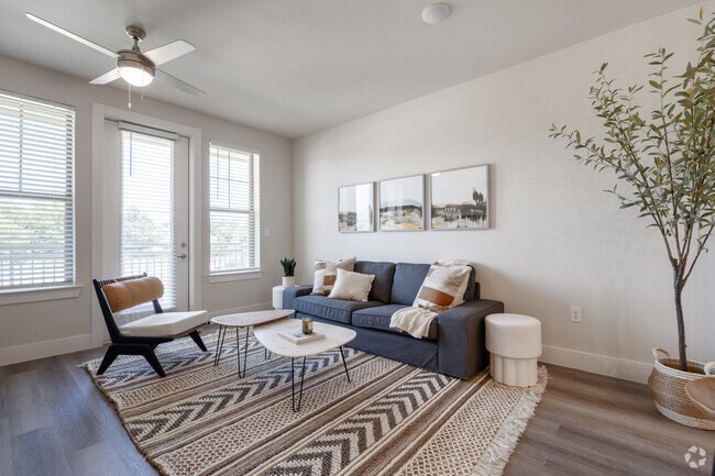 1BR, 1BA - 814SF