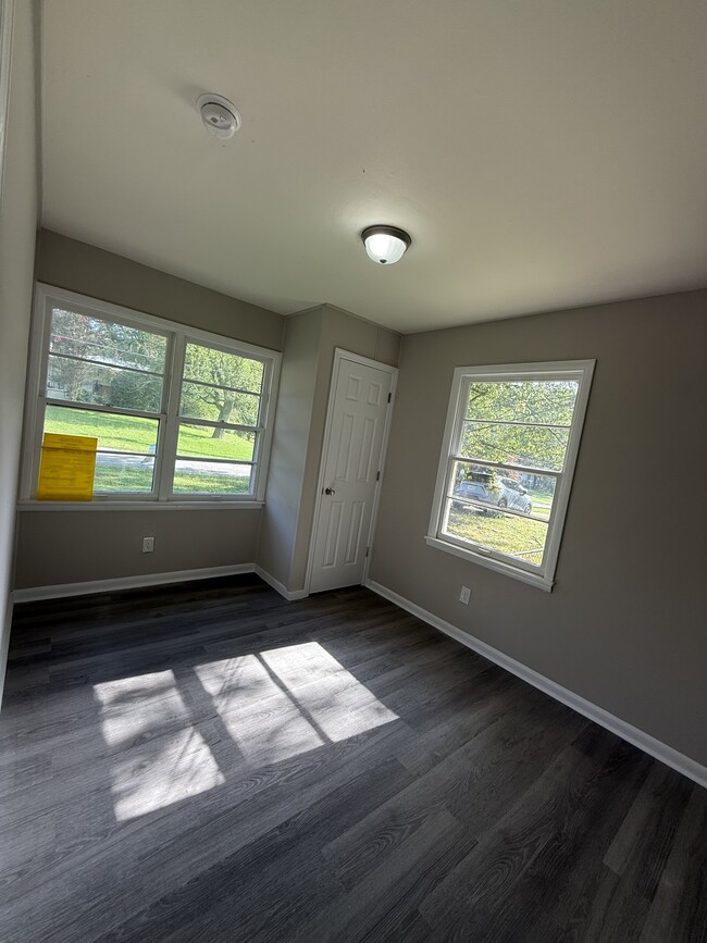 Photo - 505 18th Ave NW