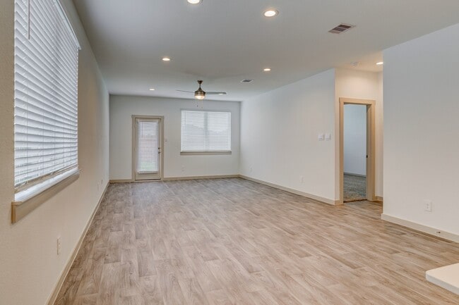 Photo - 3012 Gunnersbury Dr