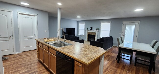 Photo - 1122-1122 SW Mayflower Unit 1122