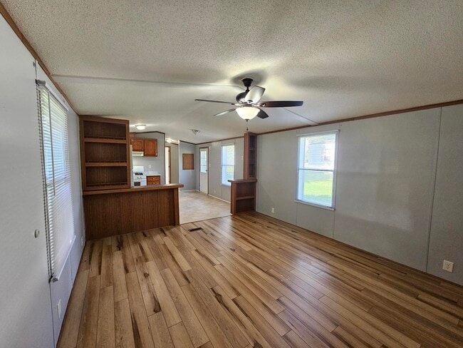 60 Noble Ln