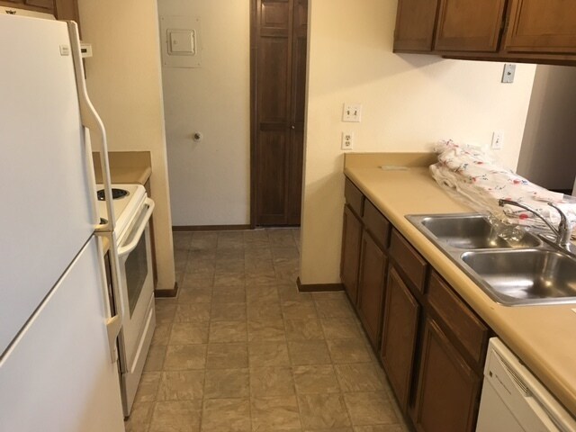 Photo - Bright and spacious two Bedroom one Bath, big deck, great location! (34th)