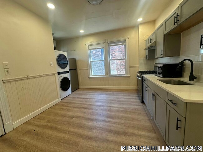 Photo - 127 Harrishof St Unit 3