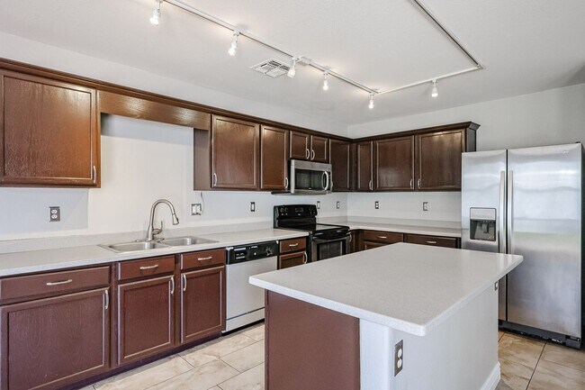 Photo - Amazing 5 bedrooms and bathrooms in one of...