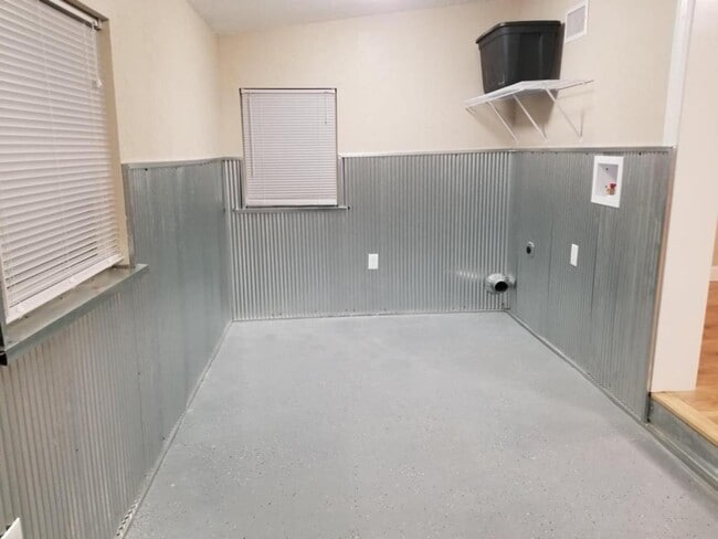 Building Photo - 504 E Central Ave