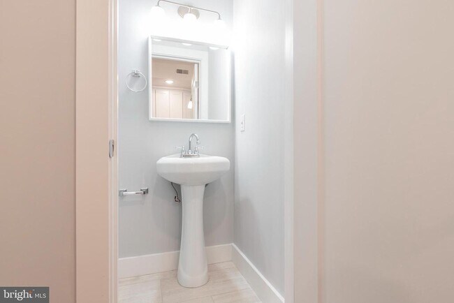 Photo - 818 N 16th St Unit 3F