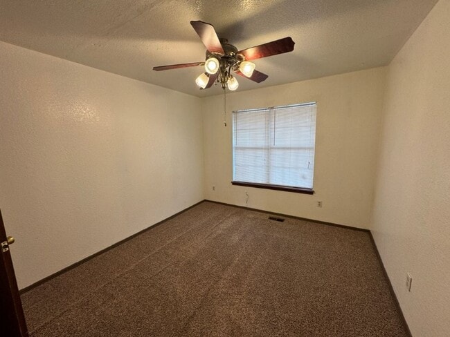 Photo - 2 bed one bath duplex in Mustang, convenie...