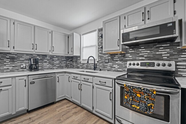 Photo - 210 Pennington Blvd