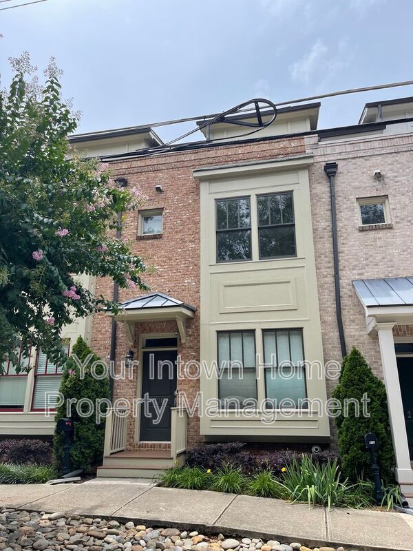 Photo - 210 Marion Place NE