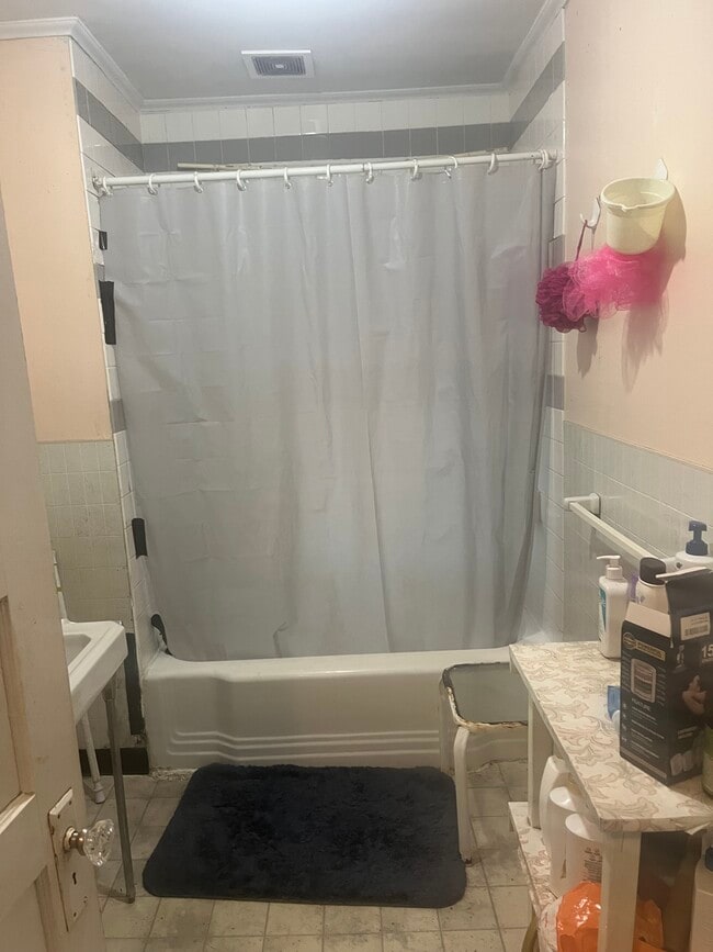 Photo - 838 Westcott St