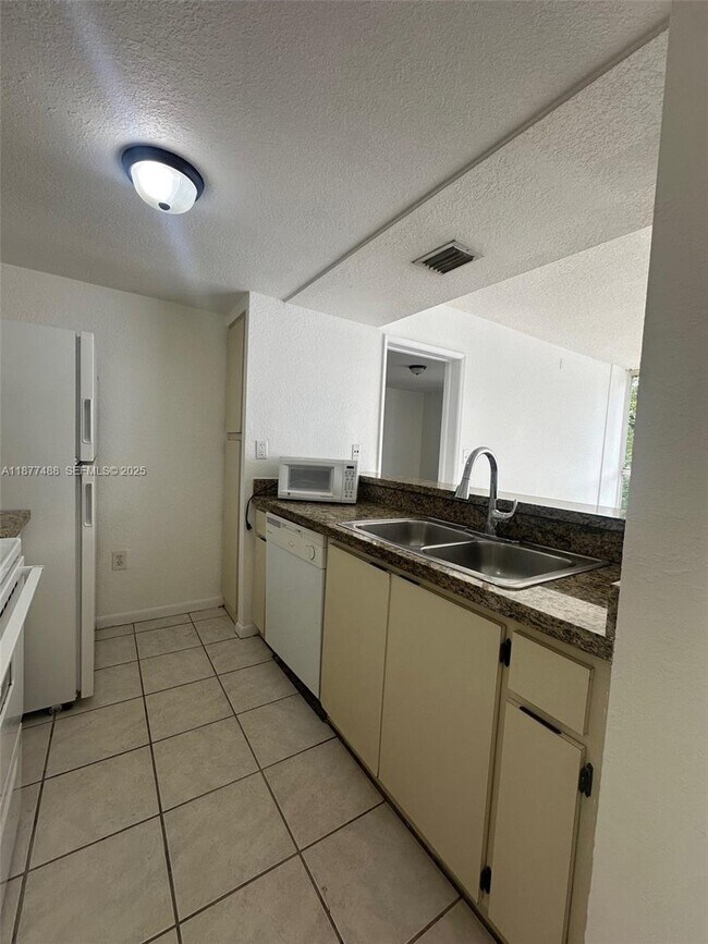 Photo - 7125 NW 186th St Unit B208