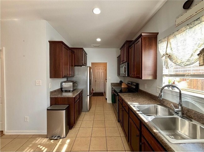 Photo - 4085 Nottingham Dr