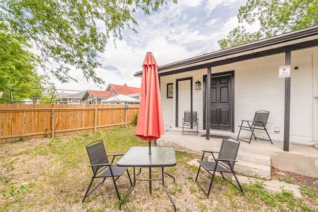 Patio trasero cercado - 118 Glorietta