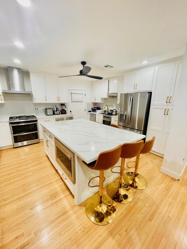 Kitchen - 1847 Stearns Dr Unit Main House