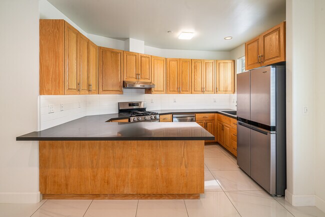 Kitchen - 4132 La Salle Ave