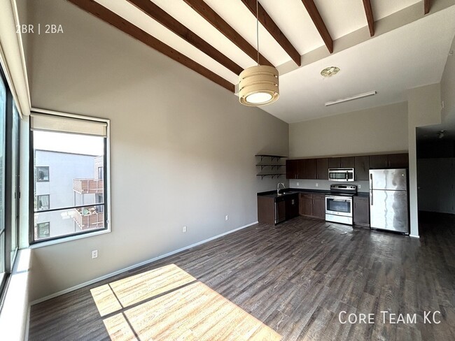 Building Photo - 3632 Gillham Rd Unit N303