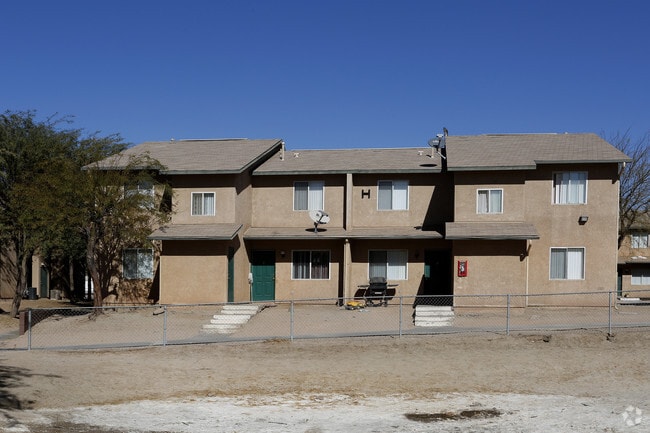 Photo - Thunderbird Apartments