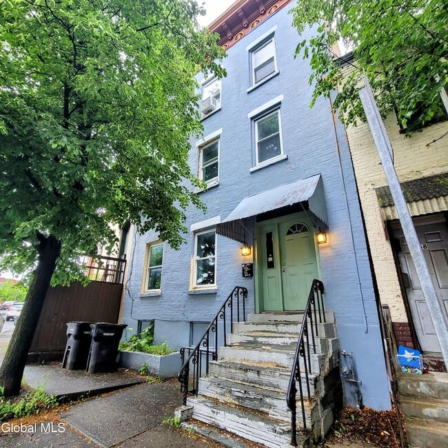 Building Photo - 66 Hill St Unit 1