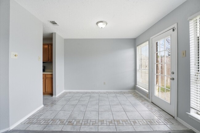 Building Photo - 7011 Lost Thicket Dr