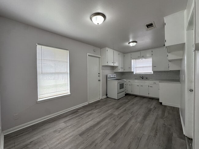 Photo - 5813 Norvel Dr House