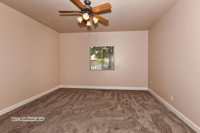 Photo - 700 N Main St