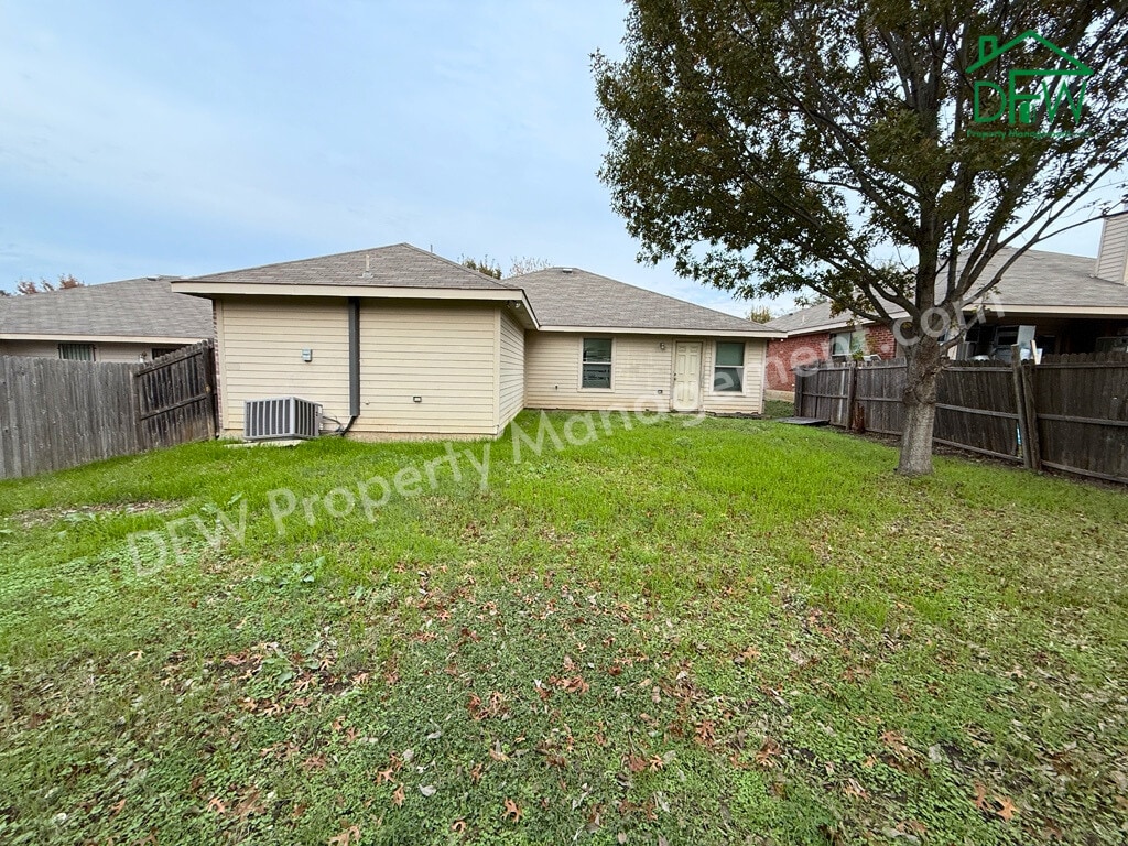 Photo - Charming 4-Bedroom Home with Large Backyard in Prime Dallas Location!