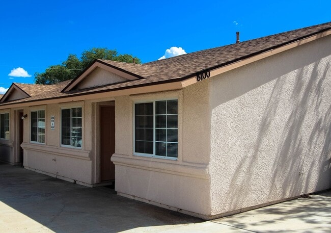 Building Photo - 8100 E Lakeshore Dr Unit Apt 01